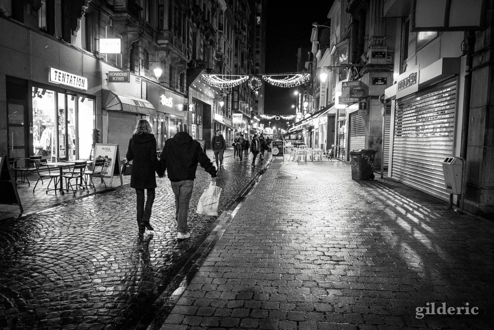 Dark Christmas : street photography en noir et blanc (Liège)
