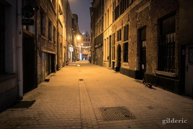 Rue du vieux Anvers, le soir du Nouvel An
