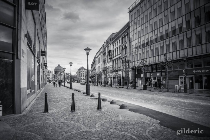 Liège en quarantaine (coronavirus) : vers la place Saint-Lambert (photo en noir et blanc)
