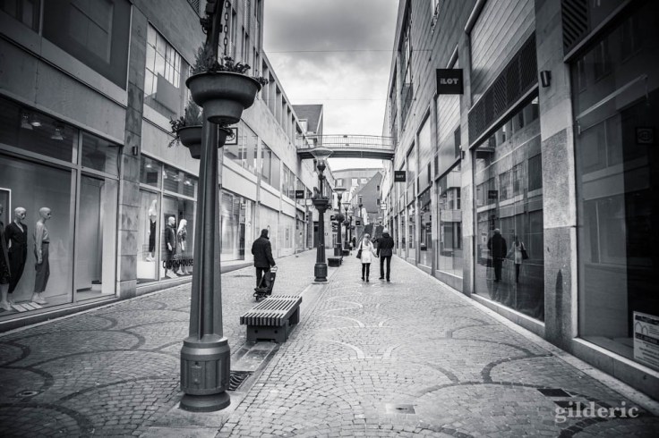 Liège en quarantaine (coronavirus) : l'îlot Saint-Michel (photo en noir et blanc)