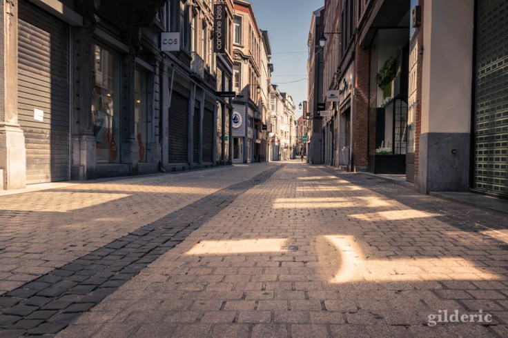 Liège ville fantôme : ombres et lumière rue du Pot d'Or