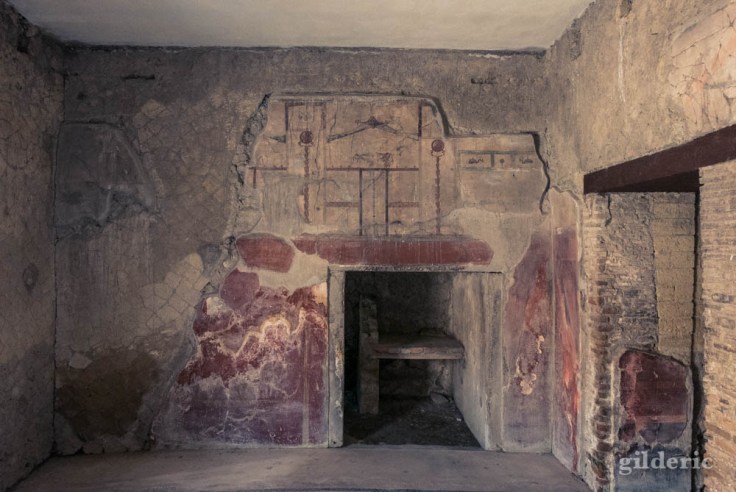 Mur décoré de fresques (casa del Bel Cortile, Herculanum)