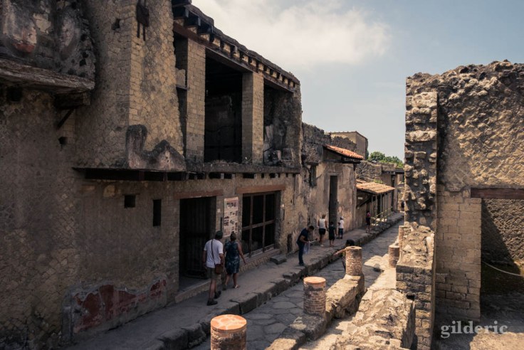 Extérieur de la Bottega devant la Casa di Nettuno e Anfitrite