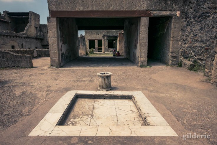 Extérieur de la Casa del Salone Nero à Herculanum