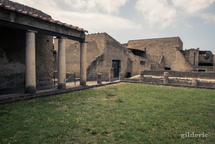palestre dans l'enceinte des thermes de Herculanum