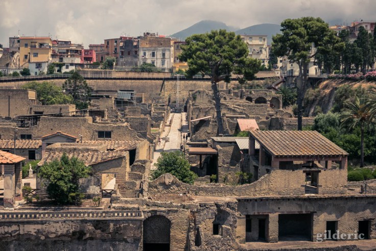 Le Cardo V, une des rues principales de Herculanum