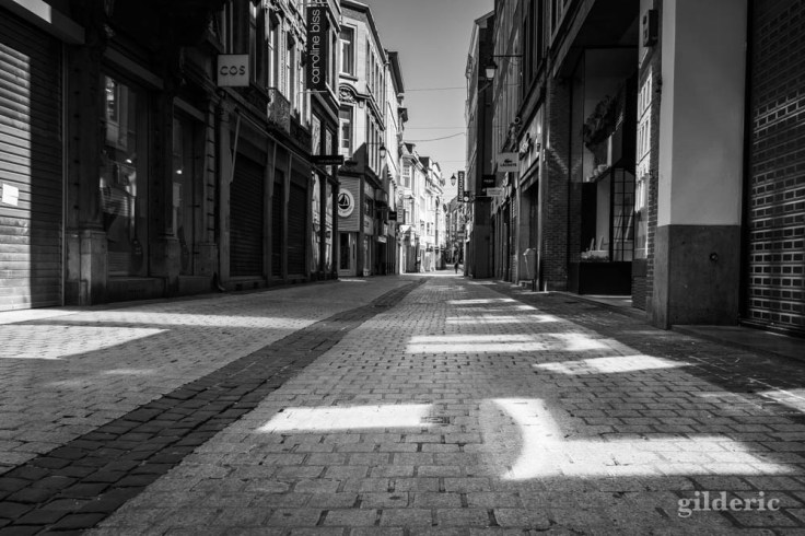 Carré de lumière dans le Carré (Liège) : chroniques du confinement en noir et blanc