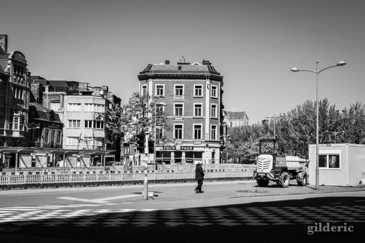 Seul sur le boulevard (chroniques du confinement en noir et blanc)