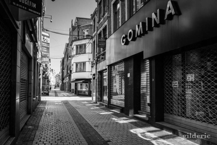 Gomina dans le Carré (Liège) : chroniques du confinement en noir et blanc