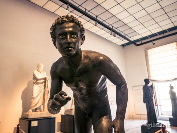 Athlète - sculpture en bronze trouvée dans la Villa dei Papiri
