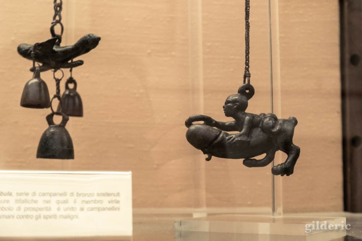 Amulette phallique en bronze de Pompéi au Musée archéologique national de Naples