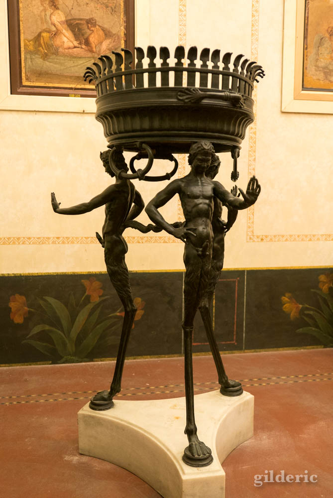 Brasero de Pompéi (Cabinet secret, Musée archéologique de Naples)