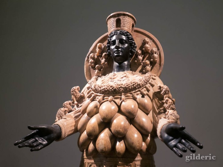 Artémis d'Éphèse, sculpture de la collection Farnèse au Musée archéologique de Naples