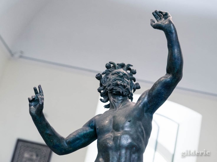 Le Faune, sculpture en bronze de Pompéi, conservée au Musée archéologique de Naples