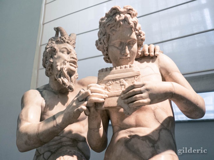 Pan et Daphné - sculpture en marbre au Musée archéologique de Naples