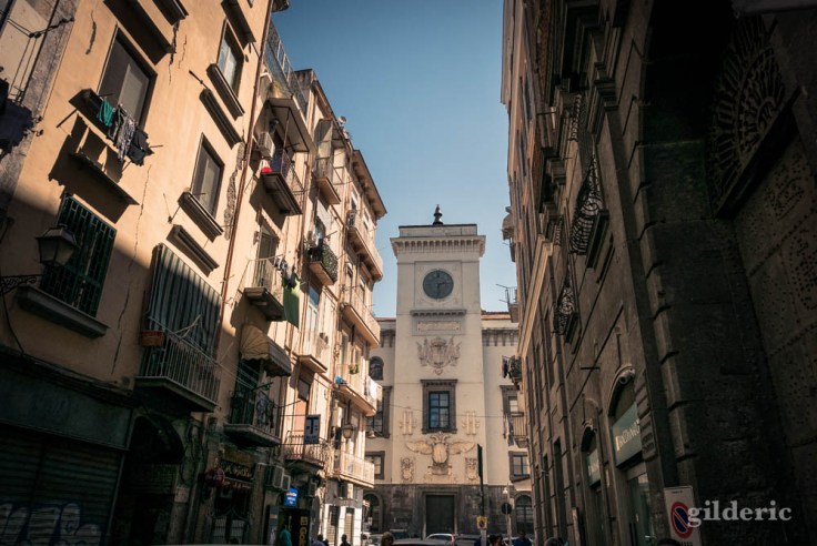 Visiter Naples : le Castel Capuano vu depuis la via dei Tribunali