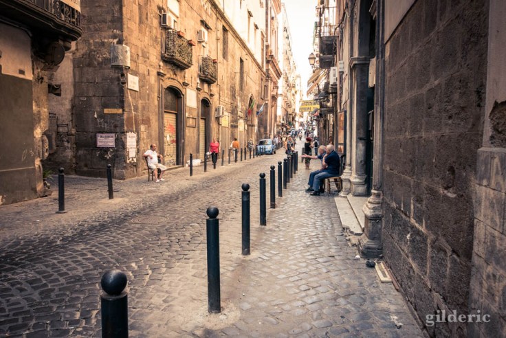 Visiter Naples : via dei Tribunali
