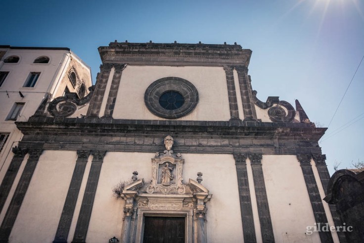 Visiter Naples : église Santa Caterina a Formiello (extérieur)