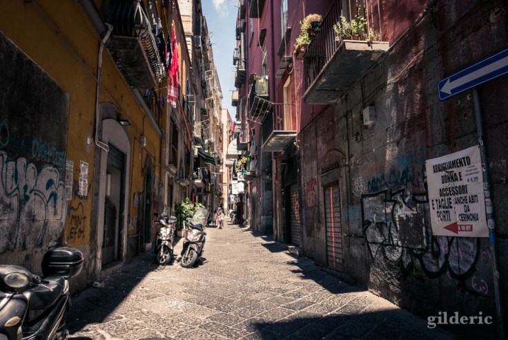Visiter Naples : les rues étroites et animées du centre historique