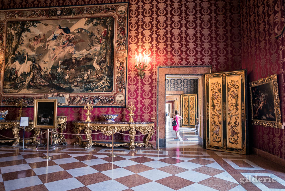 Visiter Naples : première antichambre du Palais royal