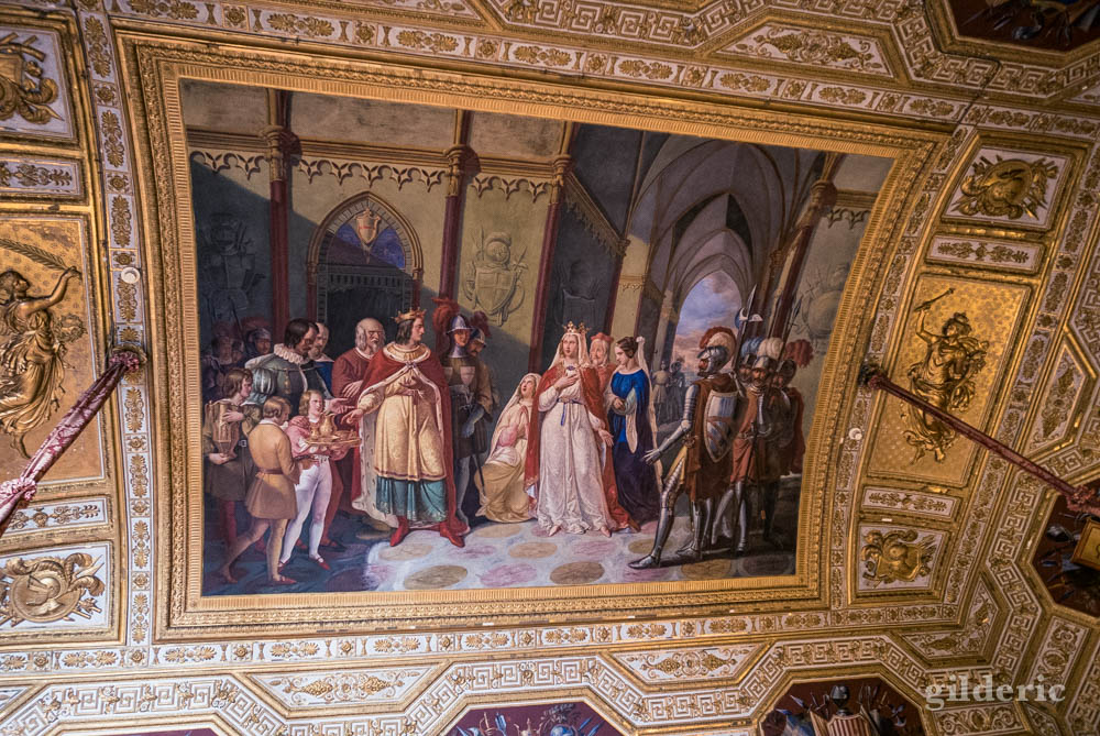 Visiter Naples : plafond décoré du Palais royal