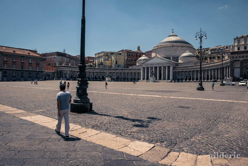 Visiter Naples : la monumentale piazza del Plebiscito