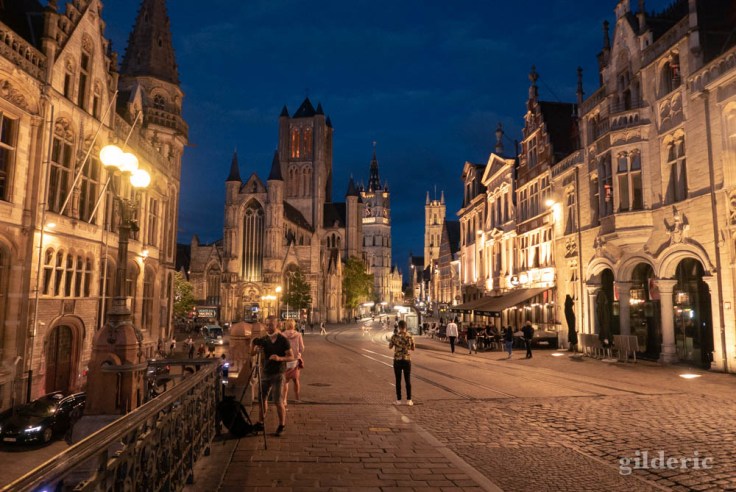 Visiter Gand : le centre historique et l'église Saint-Nicolas, de nuit