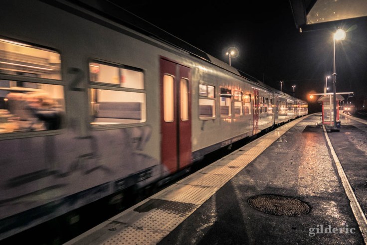 Un soir en gare de Visé : départ du train de Maastricht 