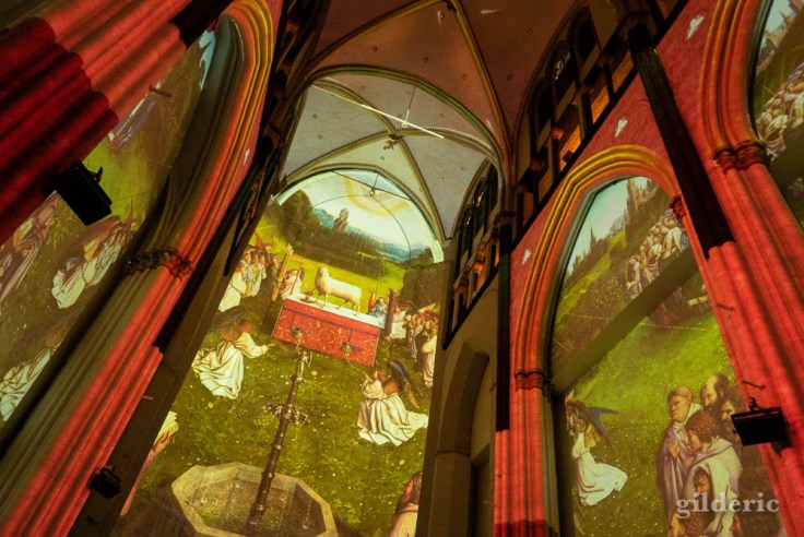 Lights on Van Eyck : projection de détails de l'Agneau mystique
