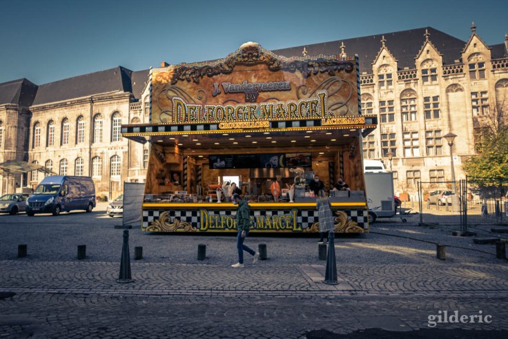 Automne à Liège : baraques lacquemants près du Palais des Princes-Evêques