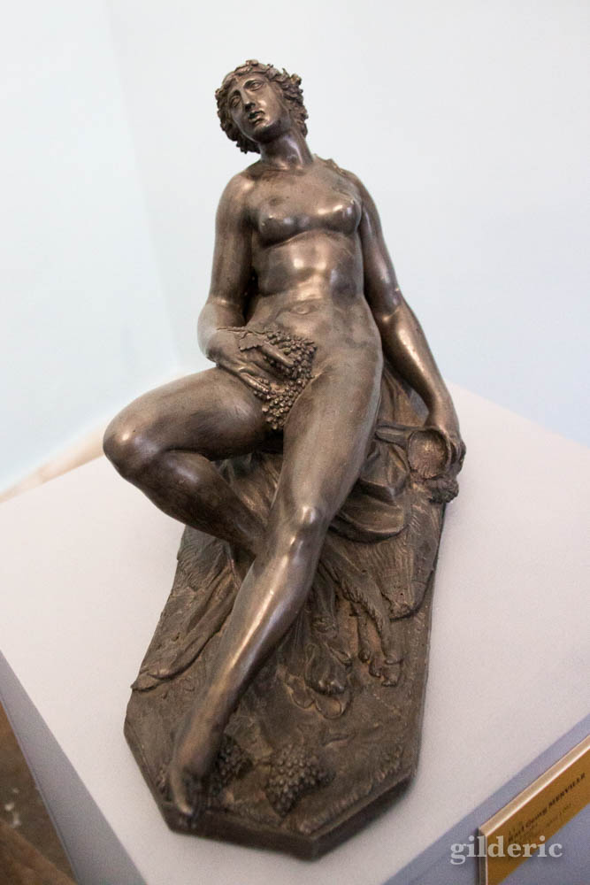 statuette érotique en bronze (femme nue) au palais Mirbach (Bratislava)