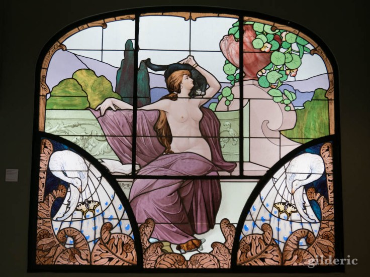 La lecture vitrail art nouveau d'Henri Berge à Nancy