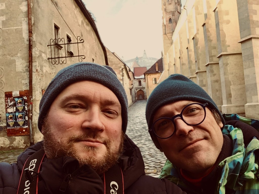Les deux amis, Frederic Giet (illustrateur) et Jacques Hoflack (auteur) - selfie pris à Bratislava (2017)