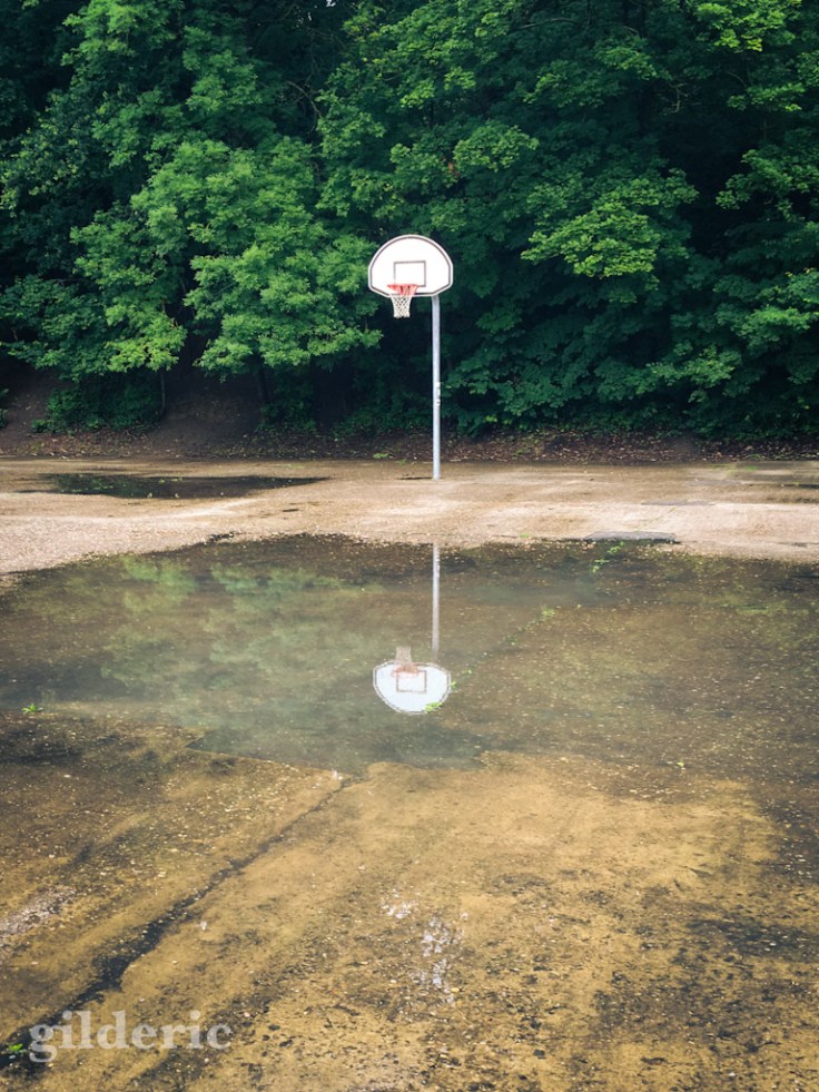 Panier de basket et son reflet - Fort de la Chartreuse
