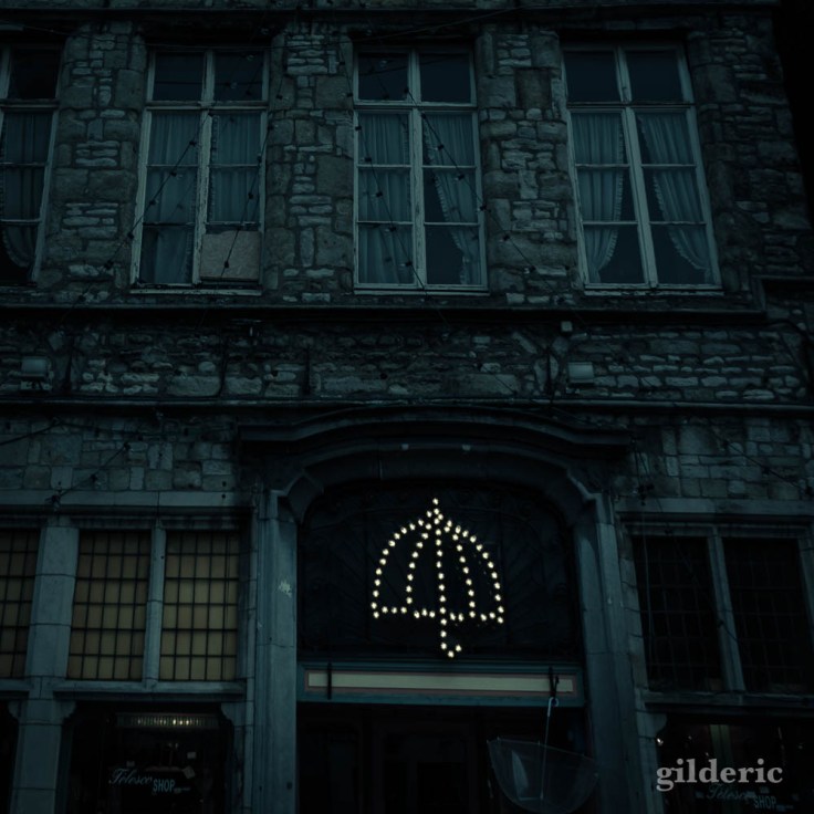 Vieille façade au parapluie (Gand, Belgique)