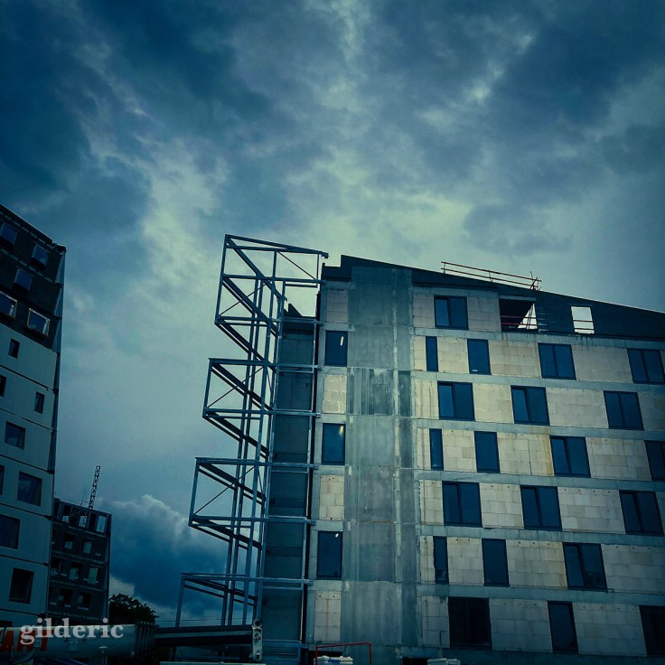 Chantier de construction près de la tour des Finances à Liège