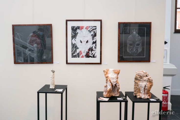 Les peintures de Sabine Van op den Bosch dialoguent avec les sculptures d'Anne-Marie Trignon.