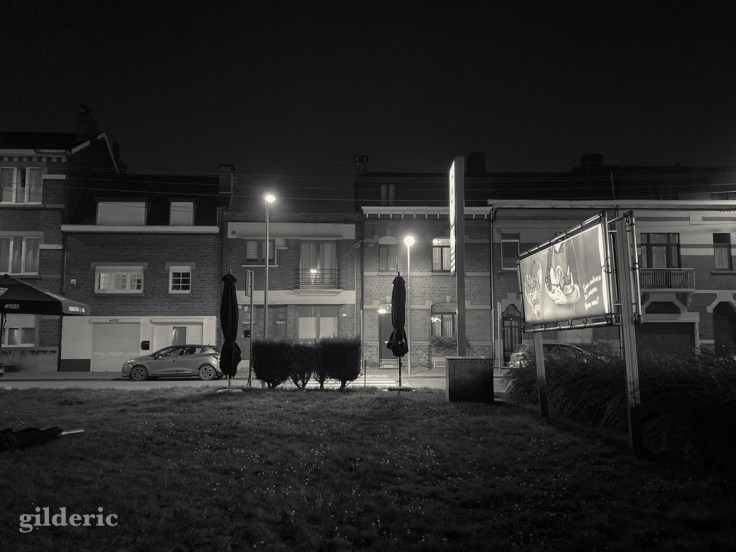 Black Friday : mystère rue Fraischamps à Grivegnée (photo noir et blanc)