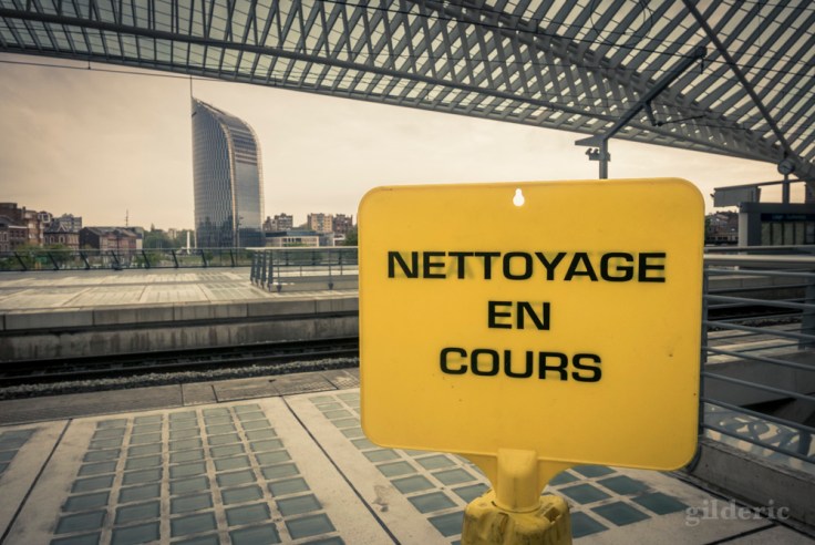 Nettoyage en cours (à la gare de Liège-Guillemins) - photo