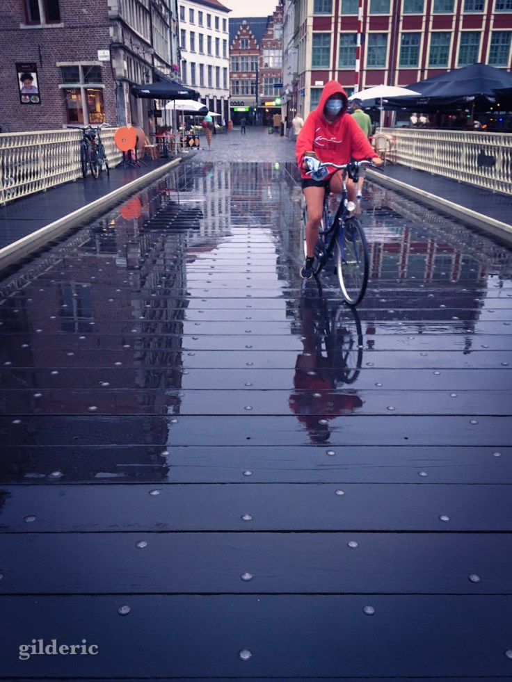 Visiter Gand en vélo sous la pluie