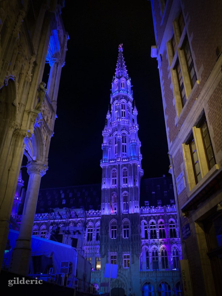 Beffroi de la Grand Place de Bruxelles, illuminé