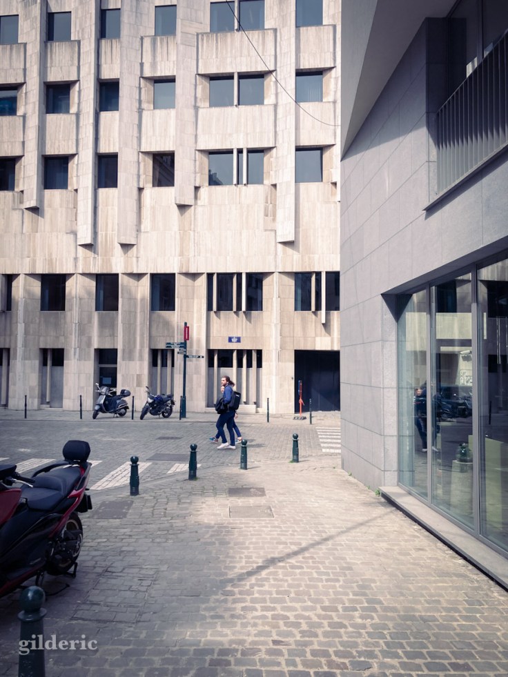 Rue des Sables à Bruxelles (architecture moderniste et street photography)