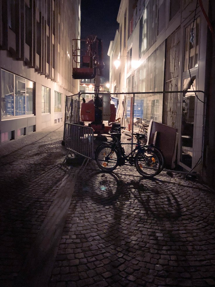 Le monstre de la ville s'éveille la nuit...