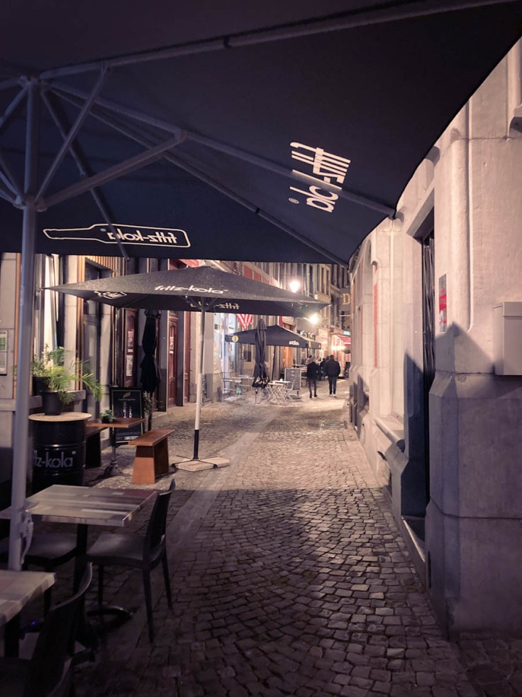 Rue Souverain-Pont, la nuit... (Liège)