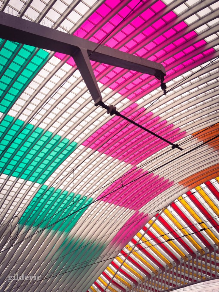 Détail de l'exposition Daniel Buren à la gare de Liège-Guillemins (Belgique)