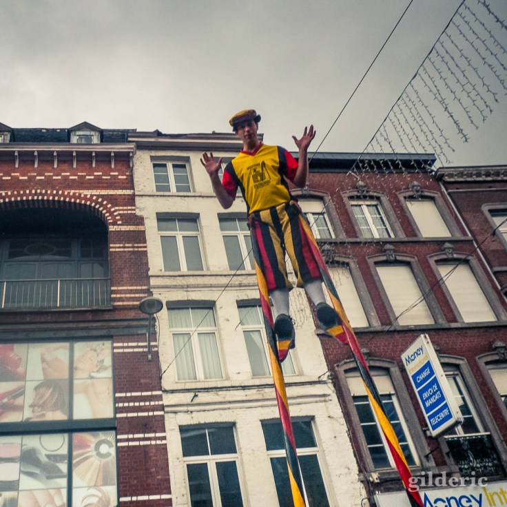Echassier dans le cortège folklorique du 15 août à Liège 