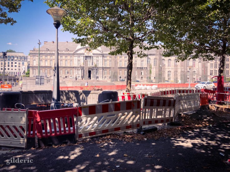 Le chantier du tram et le palais des Princes-Evêques