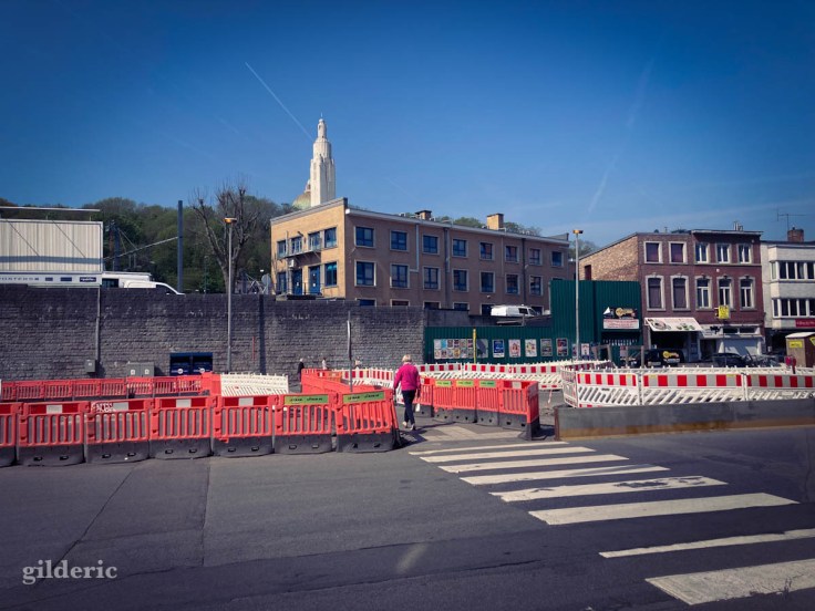 Marcher dans le chantier du tram à Liège