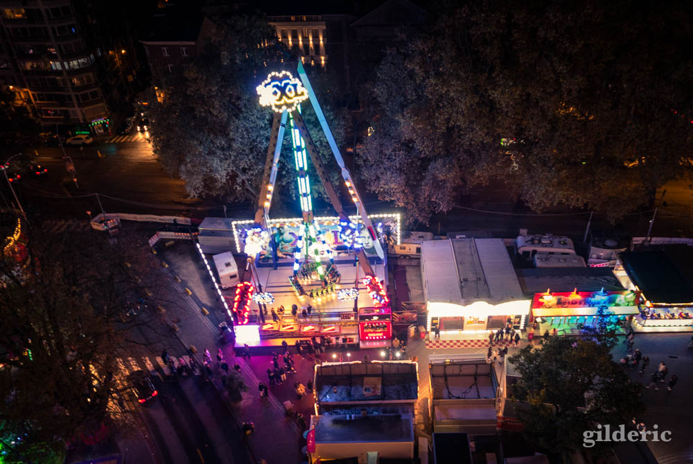 Attraction XXL sur la foire de Liège vue de la Grande Roue