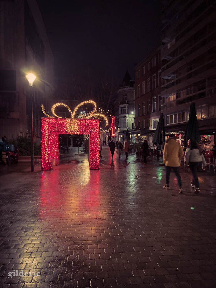 Le cadeau de Noël - illuminations au Village de Noël de LIège